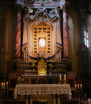 Santuario di Boccadirio bassorilievo della Madonna con Bambino © William Dello Russo
