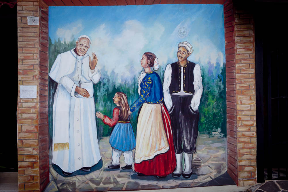 Campomarino Murale con Papa Francesco e una famiglia arbëreshë © Assessorato al Turismo - Comune di Campomarino