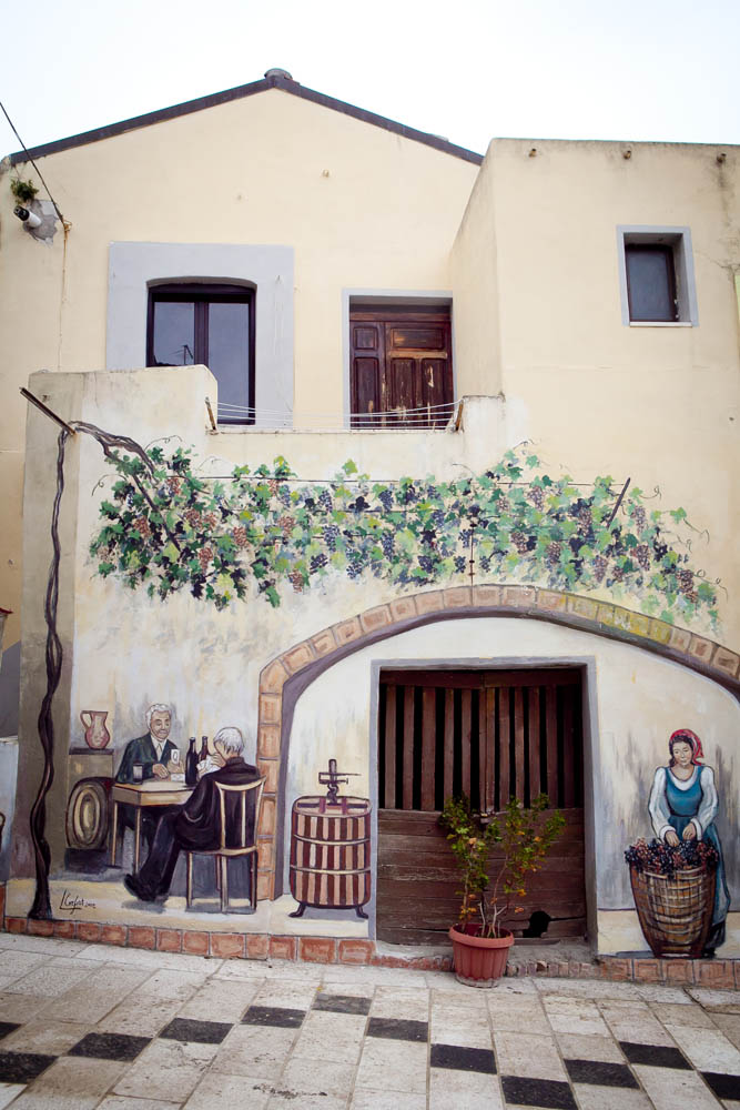 Campomarino Murale con gioco di carte © Assessorato al Turismo - Comune di Campomarino