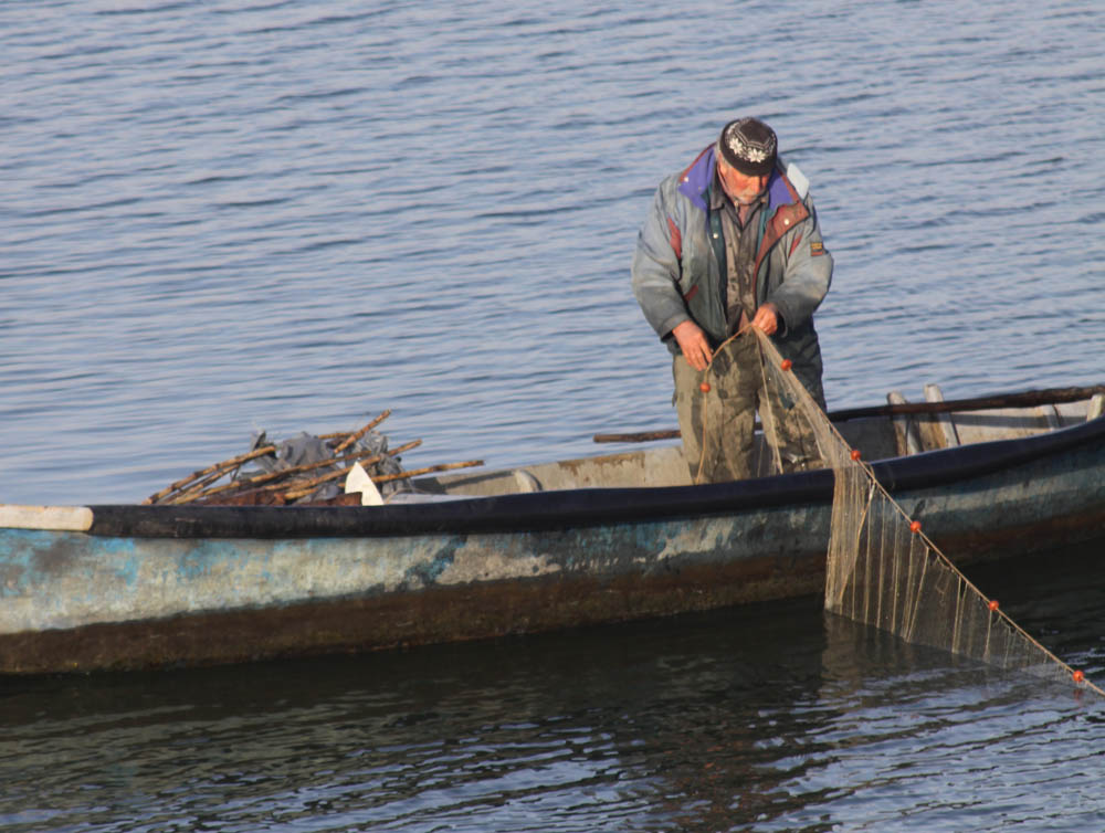 Laguna di Lesina Pesca col sandalo © Centro Visite Lesina. Foto Giovanni Di Mauro