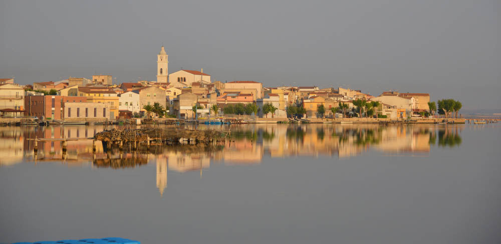 Veduta di Lesina Dalla laguna © Centro Visite Lesina. Foto Antonio Fernando Lombardi