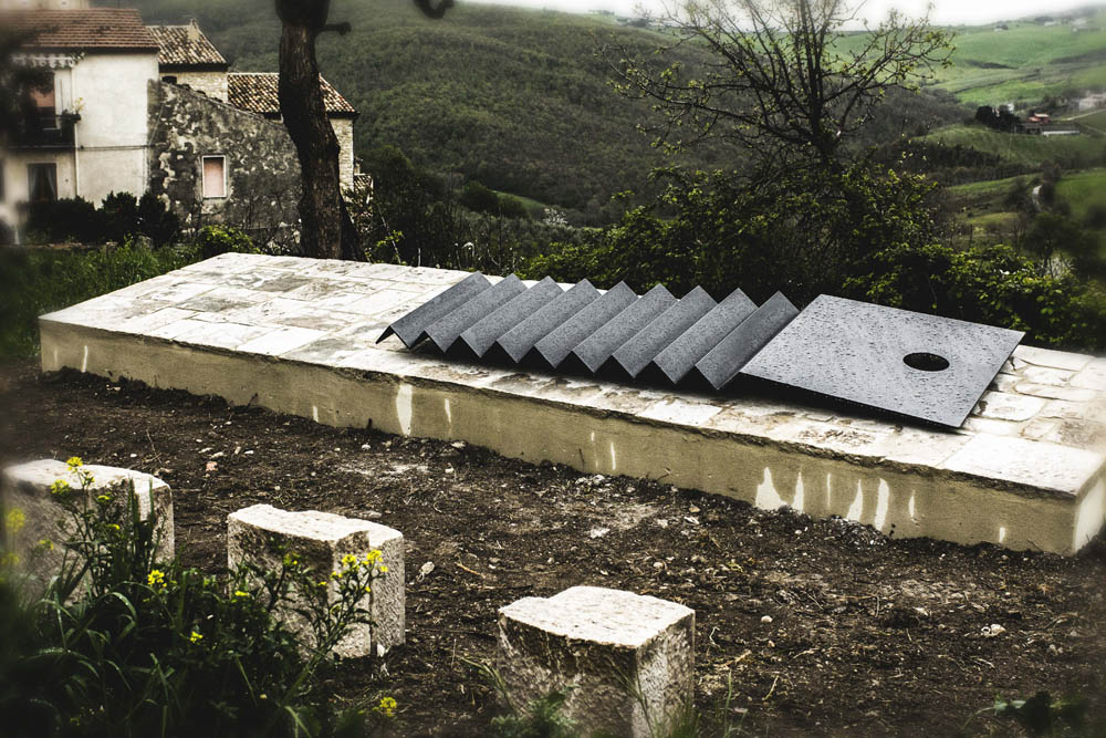 Casacalenda, MAACK Nélida Mendoza, Straculatore/sc_trecuelétòre, 2004 © MAACK Casacalenda. Foto Massimo Palumbo