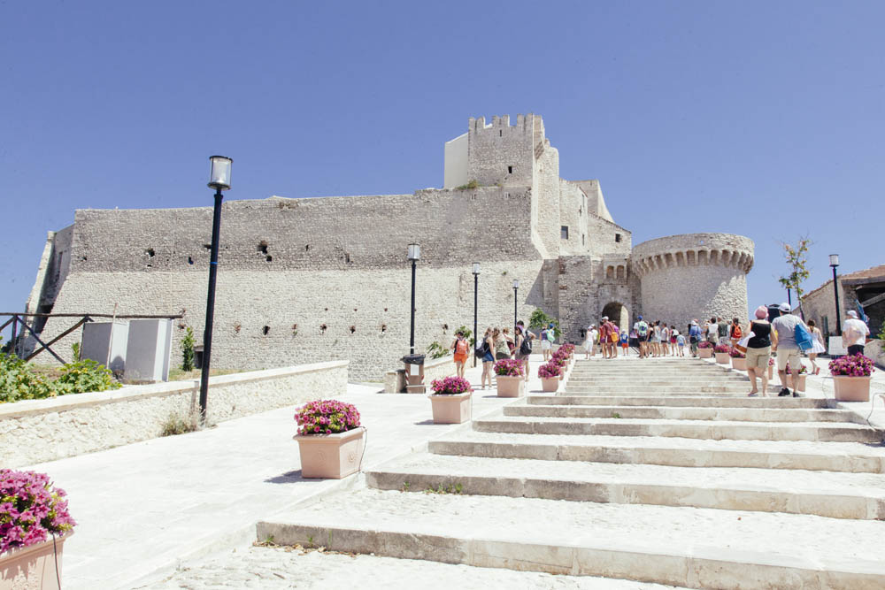 Isole Tremiti San Nicola, la salita all'abbazia di Santa Maria a Mare © Viaggiareinpuglia.it. - Vincenzo Pioggia
