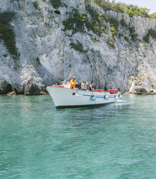 Isole Tremiti Capraia, la costa dal mare © Viaggiareinpuglia.it. - Vincenzo Pioggia