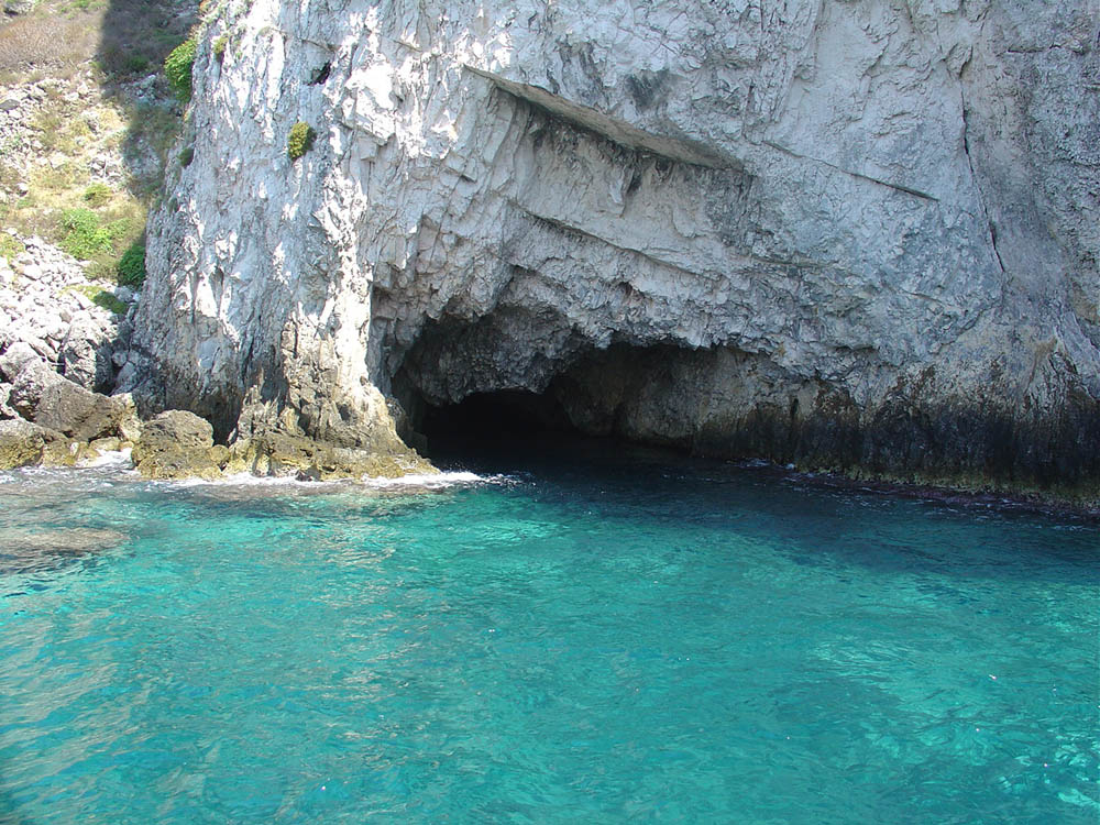 Isole Tremiti San Domino, grotte del Bue Marino © Roberto Attanasio