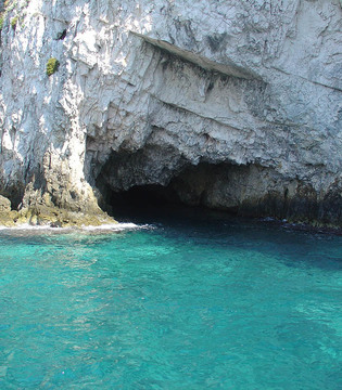 Isole Tremiti San Domino, grotte del Bue Marino © Roberto Attanasio