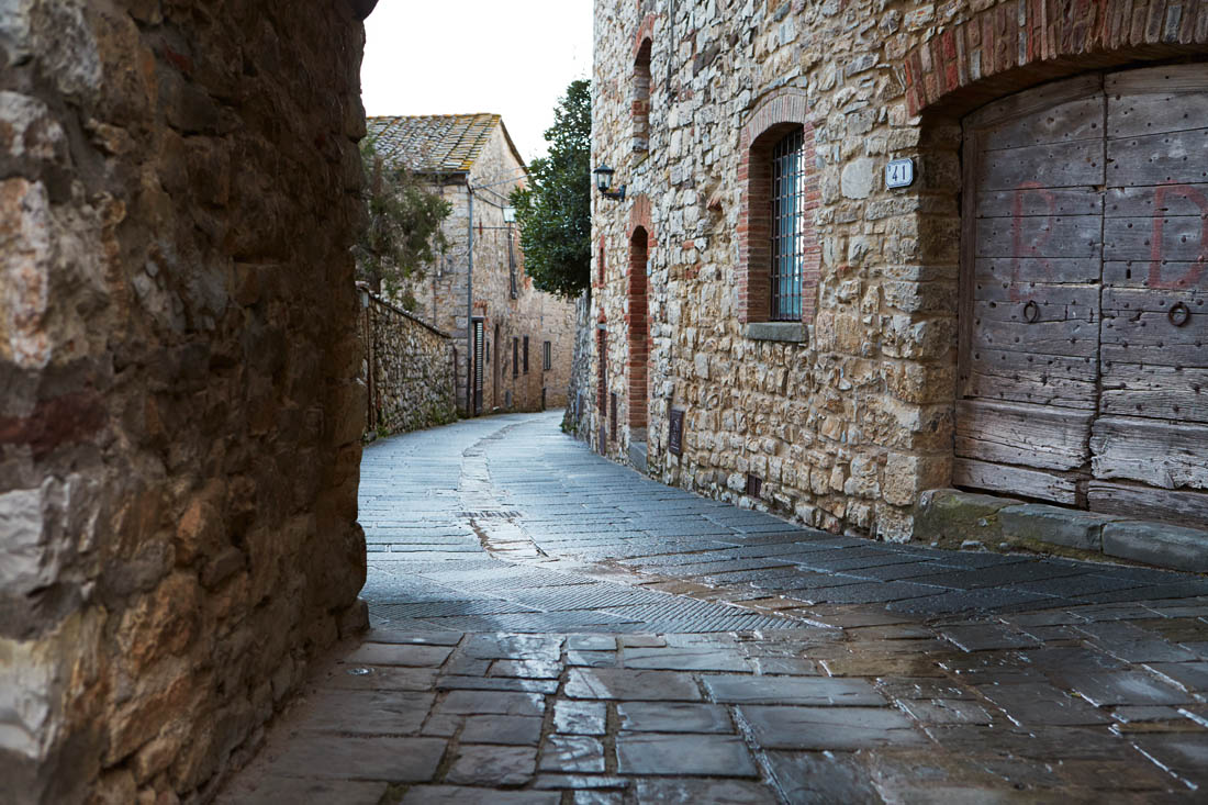 Vertine Un vicolo del borgo antico ©Fiorenza Cicogna