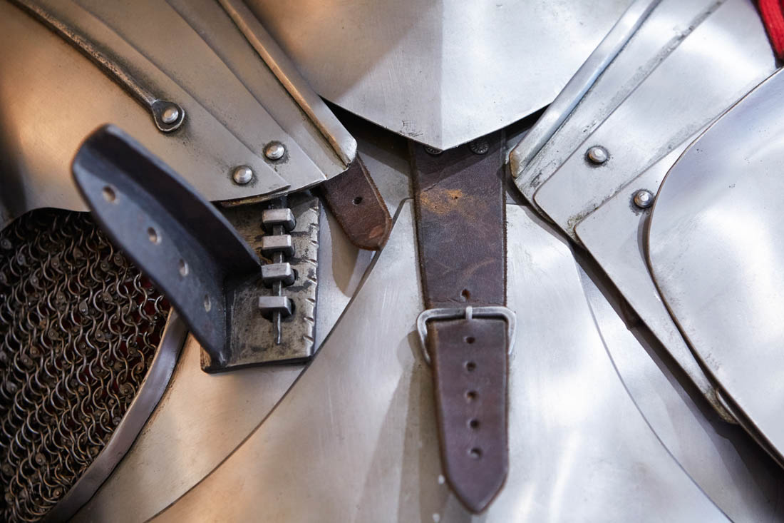 Monteriggioni Il Museo delle Armature, particolare di una corazza ©Fiorenza Cicogna