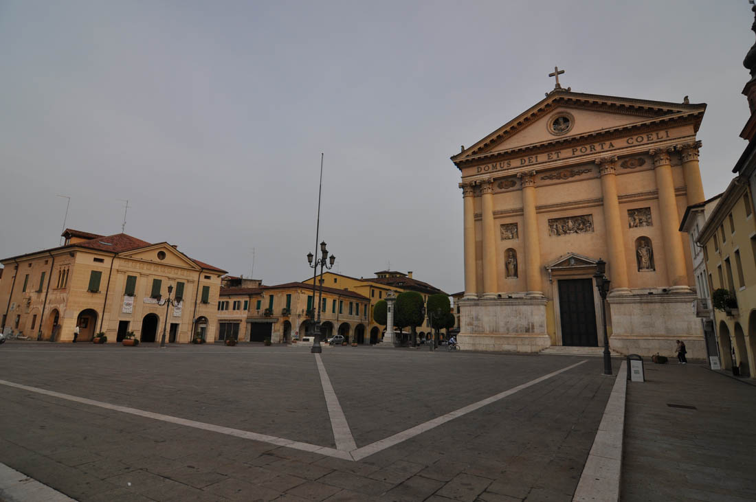 Cittadella Piazza Pierobon a Cittadella: il Duomo e il Palazzo della Loggia © IAT - Comune Cittadella