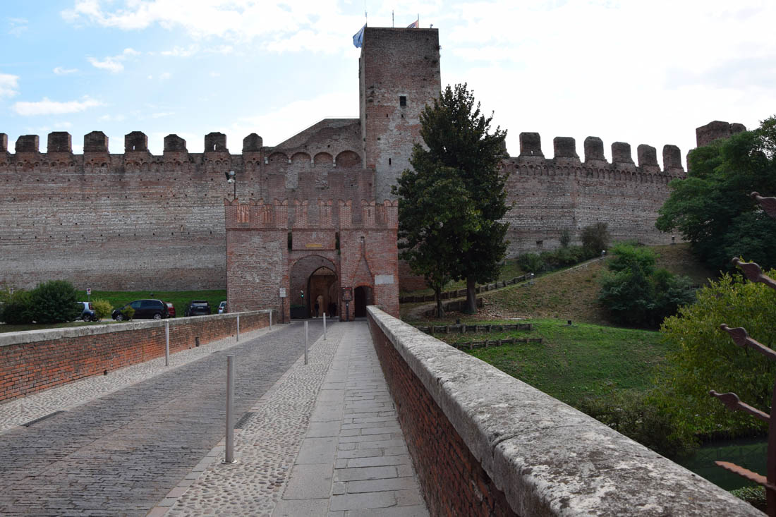 Cittadella Porta Bassano dal ponte sul fossato © IAT - Comune Cittadella