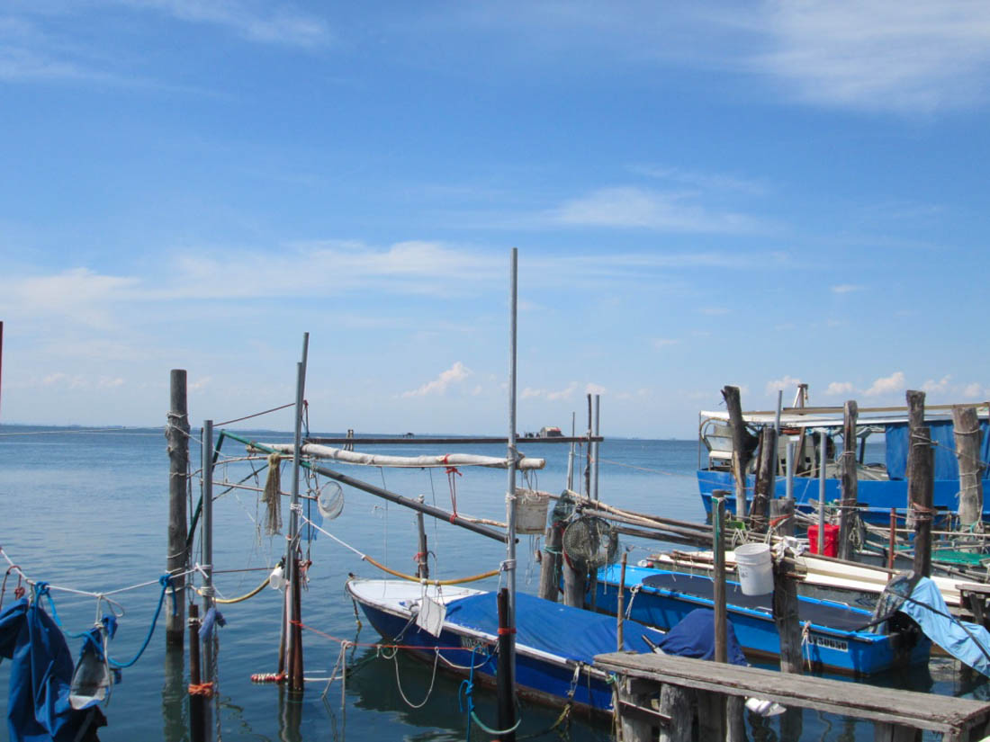 Chioggia Barche ormeggiate nella laguna di Pellestrina © Valeria Cappelli
