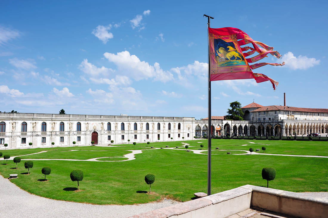 Riviera del Brenta. Ville d’arte Villa Contarini: foresterie vecchie e parterre anteriore © Regione del Veneto - Fondazione G.E. Ghirardi - courtesy ph. A. Dell'Agnola