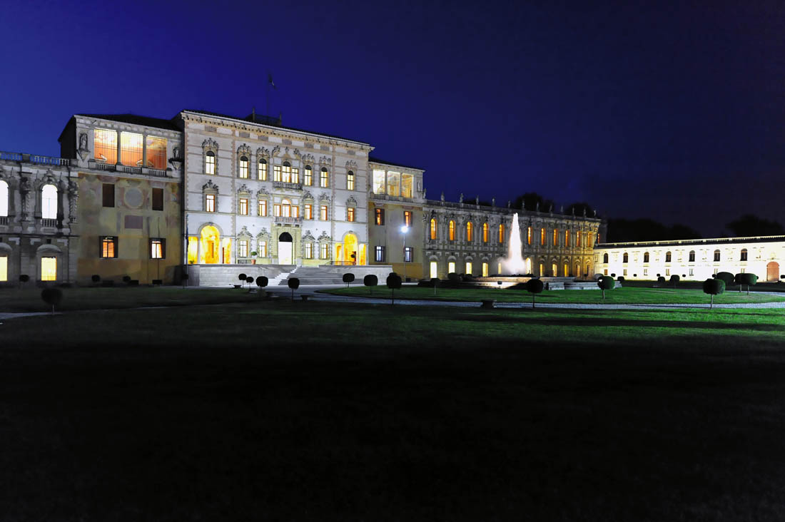 Riviera del Brenta. Ville d’arte Villa Contarini: veduta notturna © Regione del Veneto - Fondazione G.E. Ghirardi - courtesy ph. A. Dell'Agnola