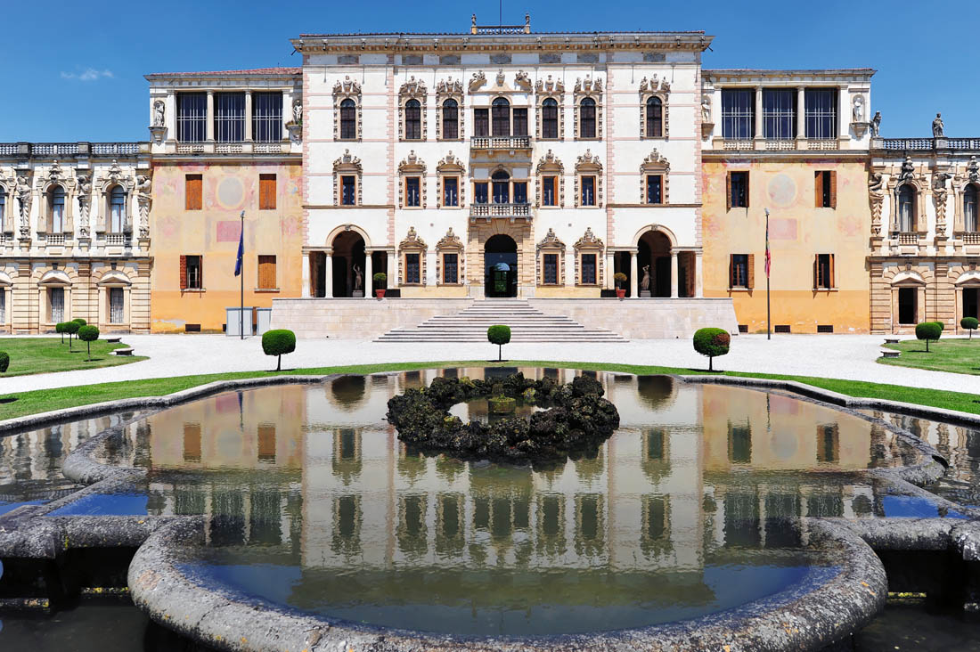 Riviera del Brenta. Ville d’arte Villa Contarini: la facciata © Regione del Veneto - Fondazione G.E. Ghirardi - courtesy ph. A. Dellu2019Agnola