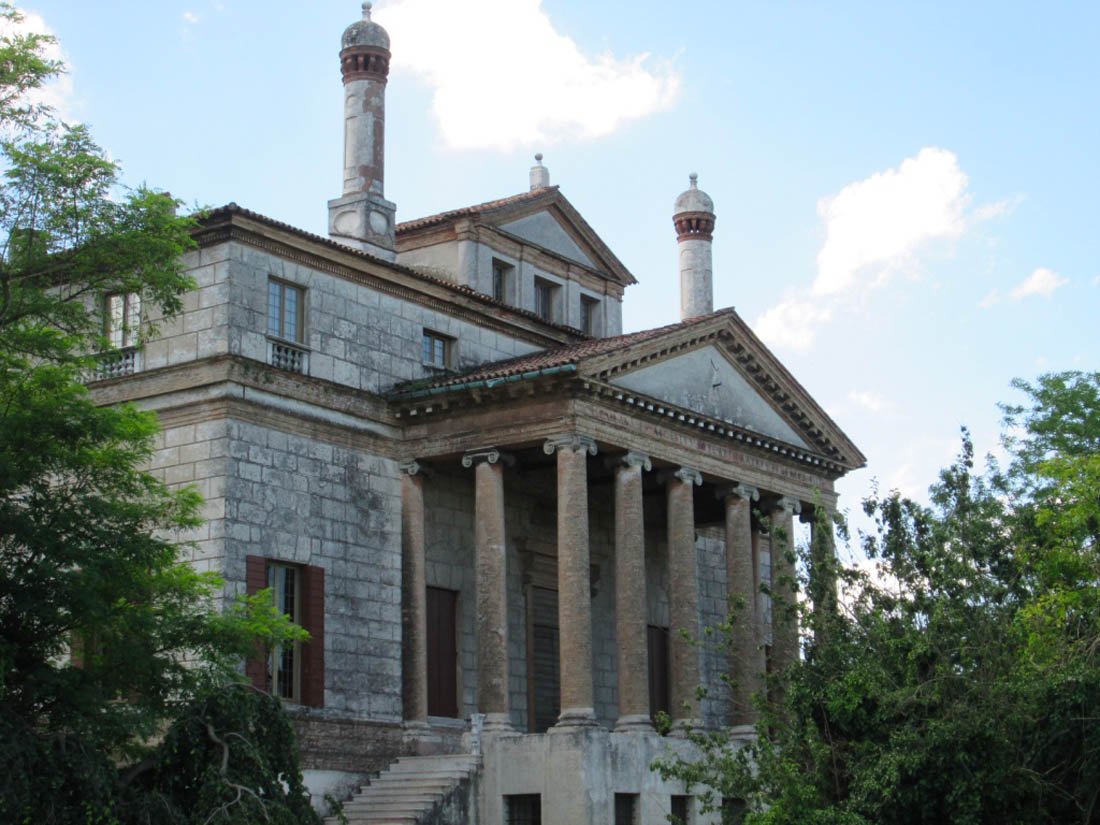 Riviera del Brenta. Ville d’arte La facciata di Villa Foscari La Malcontenta © Valeria Cappelli