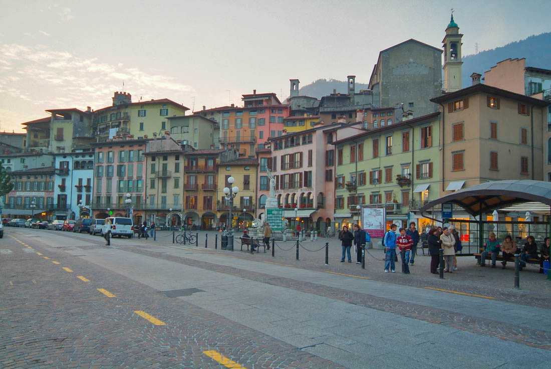 Lovere Piazza 13 Martiri © Pro Loco Lovere