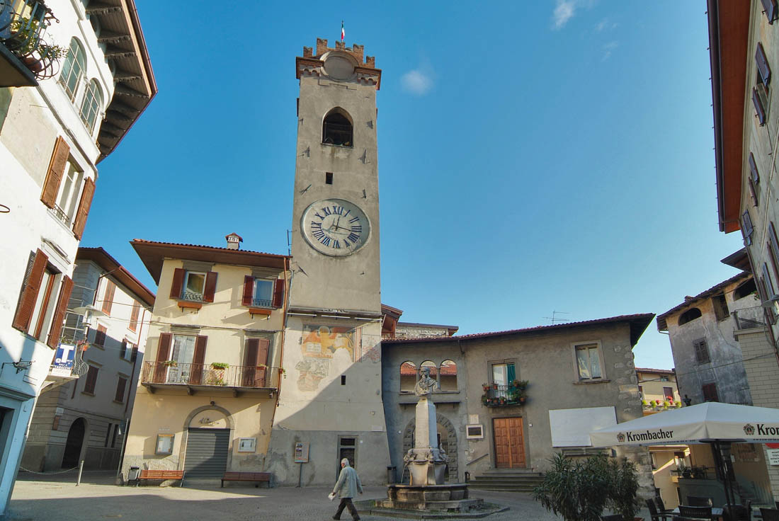 Lovere Piazza Vittorio Emanuele II © Pro Loco Lovere/G. Bonomelli