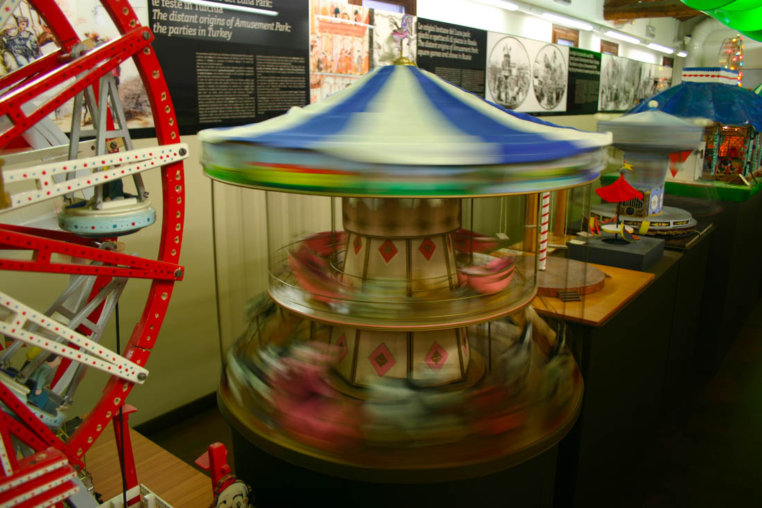 Bergantino Museo storico della Giostra e dello Spettacolo popolare: modellini di giostre nella sala del Luna Park © Museo storico della Giostra e dello Spettacolo popolare - Bergantino
