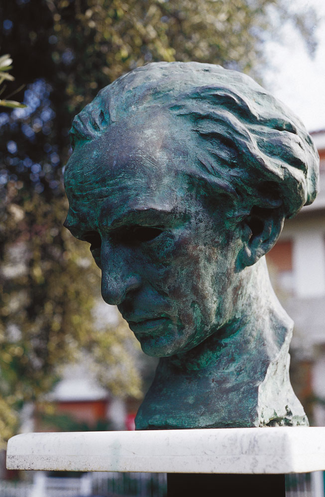 Grottammare Ritratto di Mario Rivosecchi - di Pericle Fazzini nel Parco della Madonnina © Comune di Grottammare / Foto di Dino Cappelletti