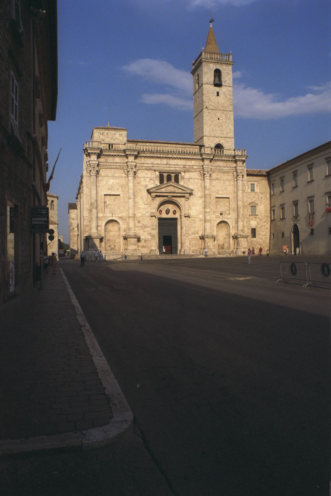 Fermano e Piceno La facciata della Cattedrale di S. Emidio © Fondazione Marche Cultura - Sistema Informativo e Archivio Fotografico dei Beni Culturali