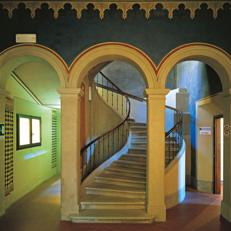 Borgo San Lorenzo. Viaggio nel Liberty Museo della Manifattura Chini, la scala elicoidale © Ufficio Turismo Unione Montana dei Comuni del Mugello