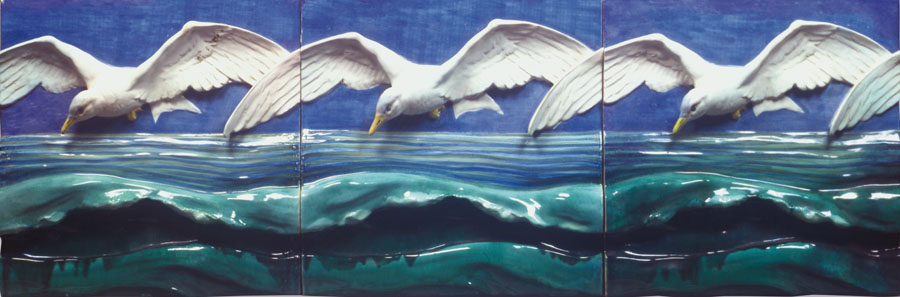 Borgo San Lorenzo. Viaggio nel Liberty Museo della Manifattura Chini, pannello con gabbiani © Ufficio Turismo Unione Montana dei Comuni del Mugello