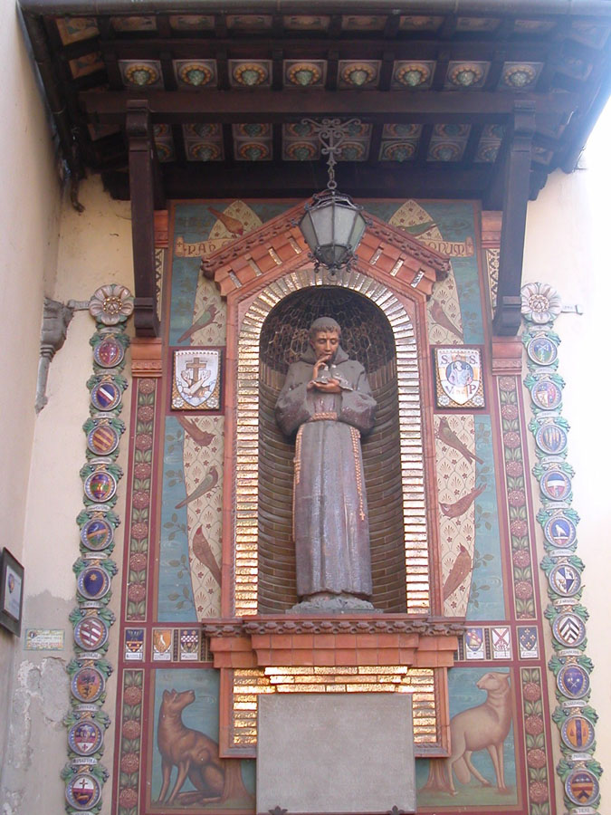 Borgo San Lorenzo. Viaggio nel Liberty Tabernacolo esterno della pieve di San Lorenzo © Ufficio Turismo Unione Montana dei Comuni del Mugello