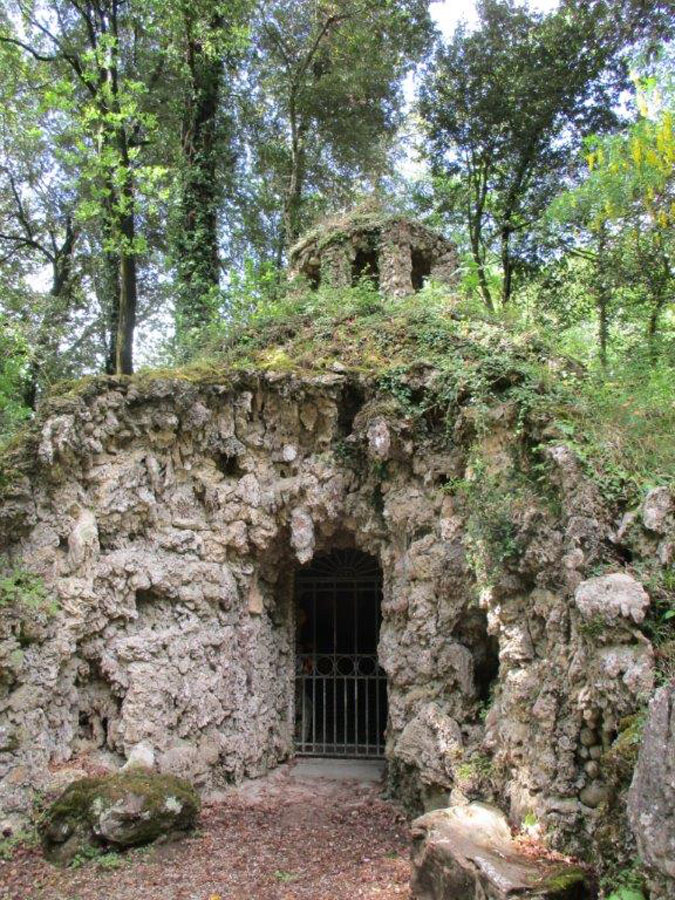 Il Mugello dei Medici Una grotta nel Parco mediceo di Pratolino © Città Metropolitana di Firenze