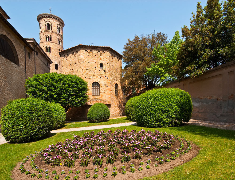 Ravenna Battistero Neoniano, esterno © Fabrizio Ardito