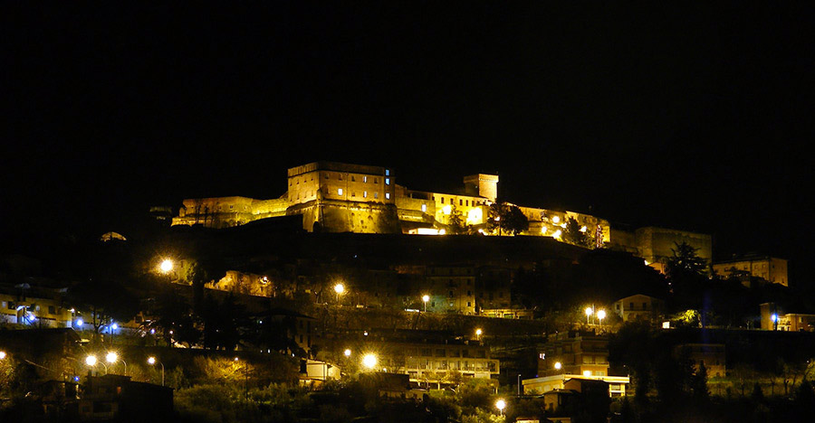Paliano Paliano di notte © Sergiogen - Fotolia.com