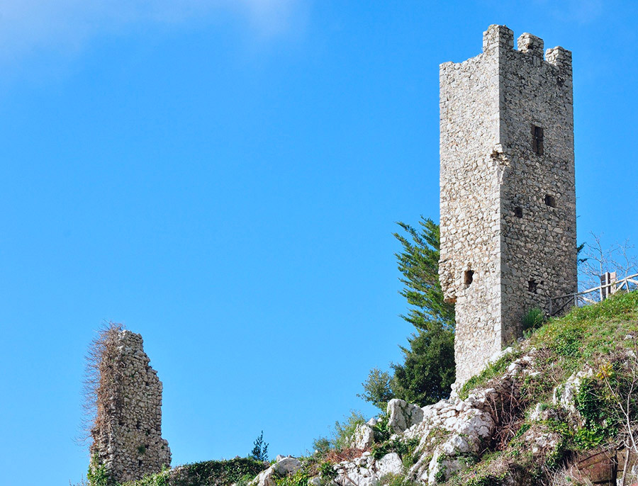 Serrone Serrone, la Torre Colonna © Sergiogen - Fotolia.com