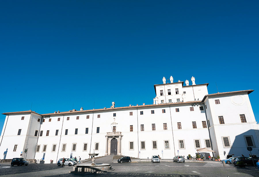 Ariccia Palazzo Chigi in Piazza di Corte © Natalino Russo