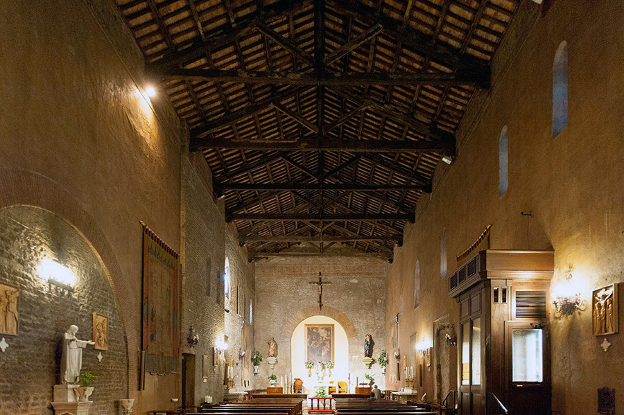 Albano Laziale Chiesa di San Pietro Apostolo, interrno © Natalino Russo