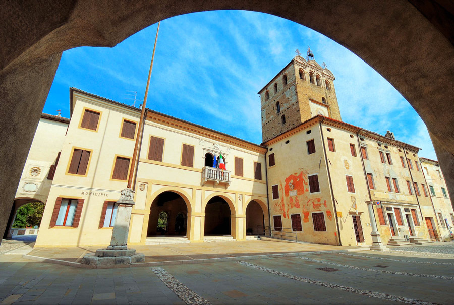 Portobuffolè Piazza Vittorio Emanuele II, già Piazza Maggiore © Guido Zamai