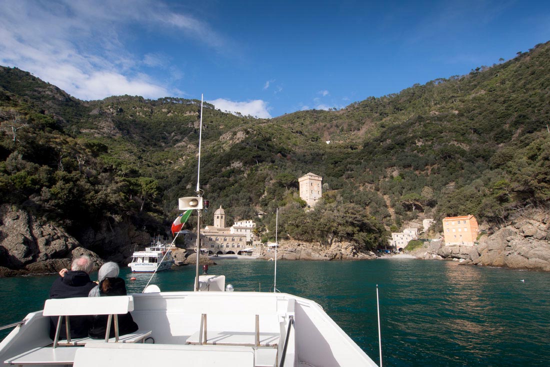 L'arrivo in battello a San Fruttuoso ©Natalino Russo