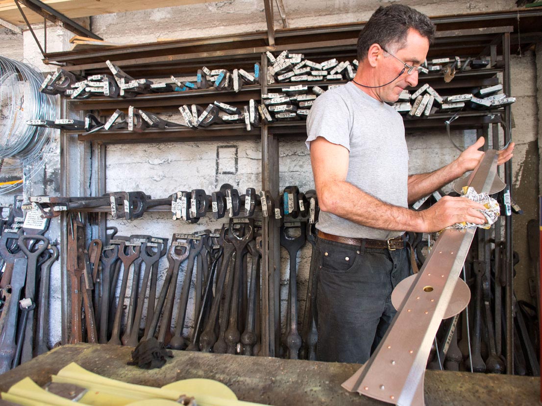 Uscio La produzione di lancette per orologi da torre nell'azienda Trebino ©Natalino Russo