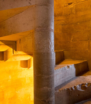 Andria Castel del Monte, scala a chiocciola © Natalino Russo