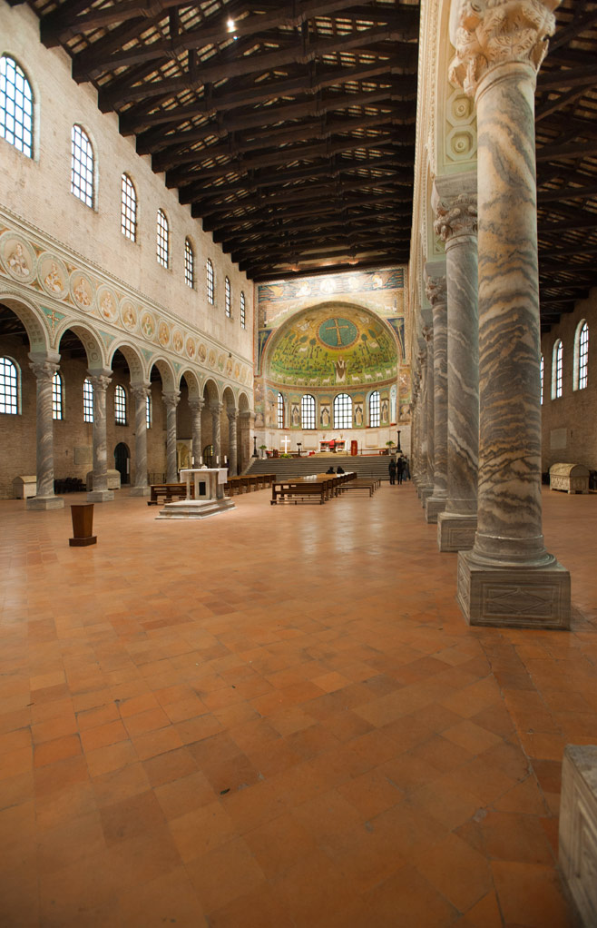 Ravenna Sant'Apollinare in Classe, la navata centrale © Fabrizio Ardito