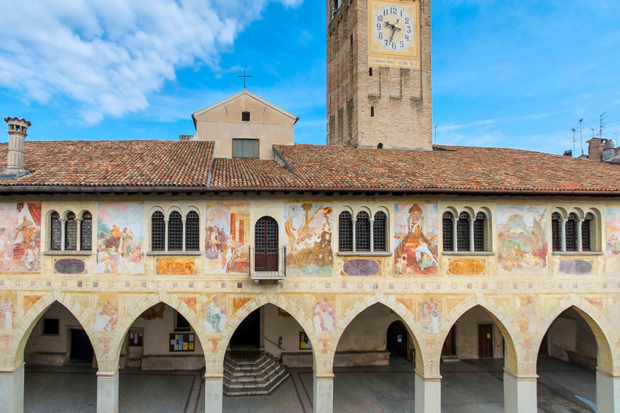 Conegliano Via XX Settembre, la facciata del Duomo © Mario Verin