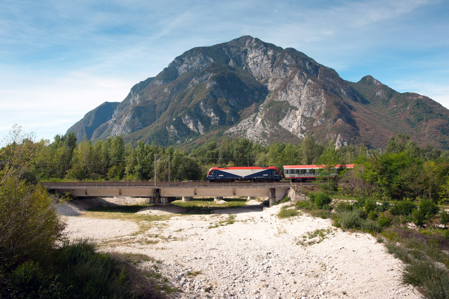Carnia Ferrovia Pontebbana lungo il Tagliamento © Fabrizio Ardito