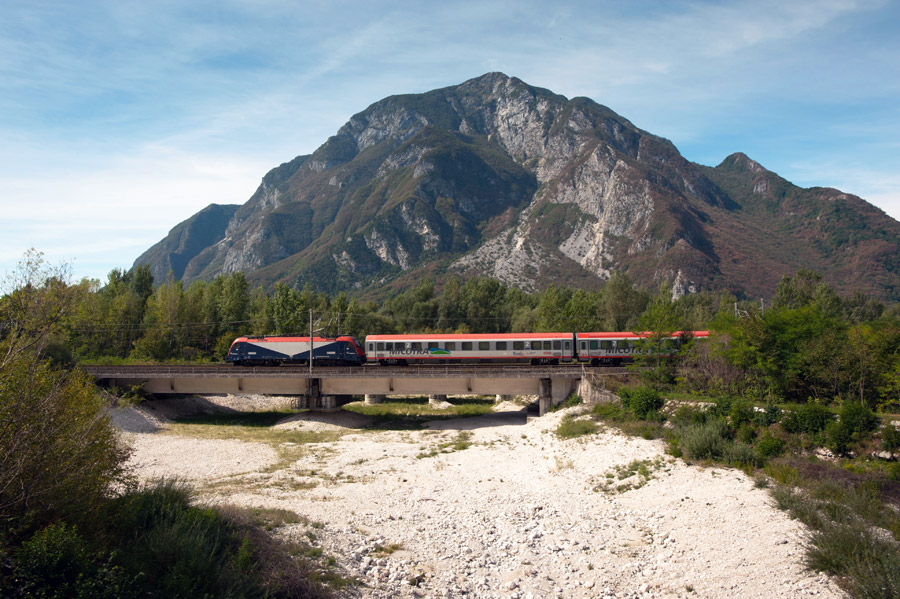 Carnia Ferrovia Pontebbana lungo il Tagliamento © Fabrizio Ardito