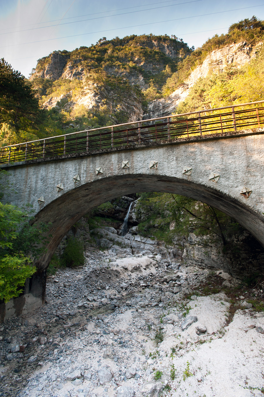 Chiusaforte Viadotto con ciclovia © Fabrizio Ardito