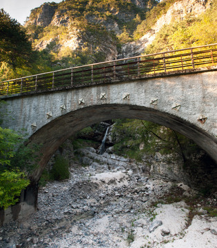 Chiusaforte Viadotto con ciclovia © Fabrizio Ardito