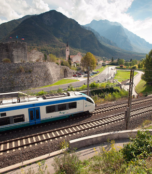 Venzone Ferrovia Pontebbana lungo il Tagliamento © Fabrizio Ardito