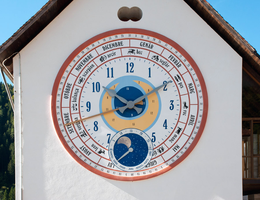 Pesariis Orologio con fasi lunari e segni zodiacali © Fabrizio Ardito