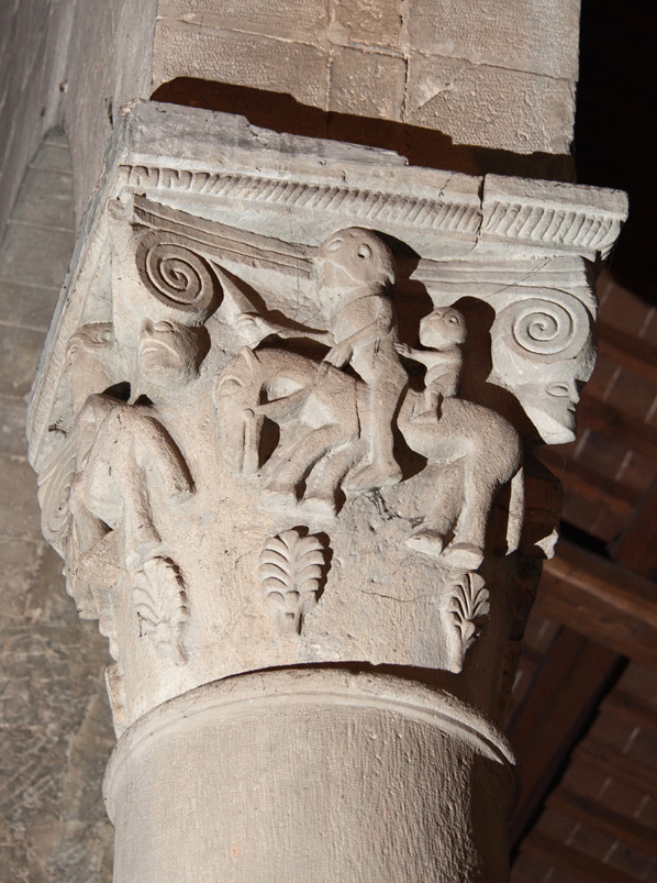 Pieve di S. Pietro a Cascia Interno, capitello navata destra © Fabrizio Ardito