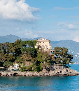 Un tratto di costa nei pressi di Portofino ©Natalino Russo