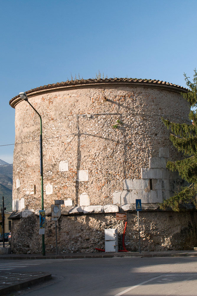 Alife Mausoleo romano degli Acilii Glabriones ©Natalino Russon