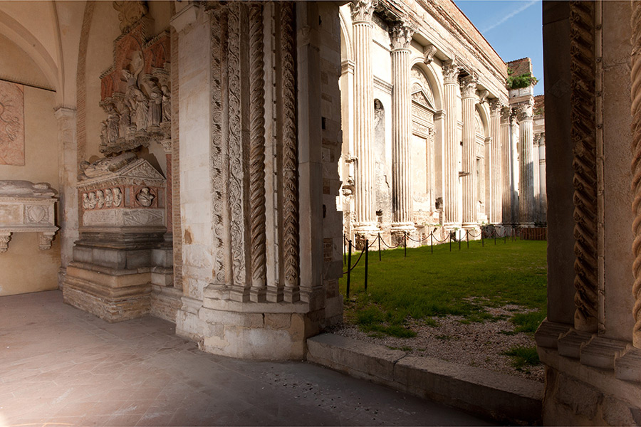 Fano Arche Malatestiane Fano, atrio della ex chiesa di San Francesco © Fabrizio Ardito