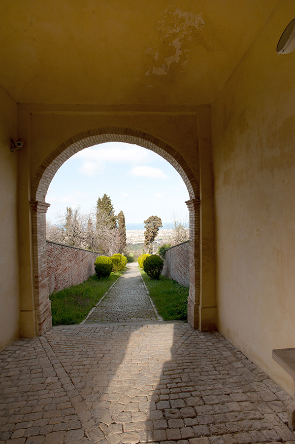 Fano Eremo di Montegiove - portale d'ingresso © Fabrizio Ardito